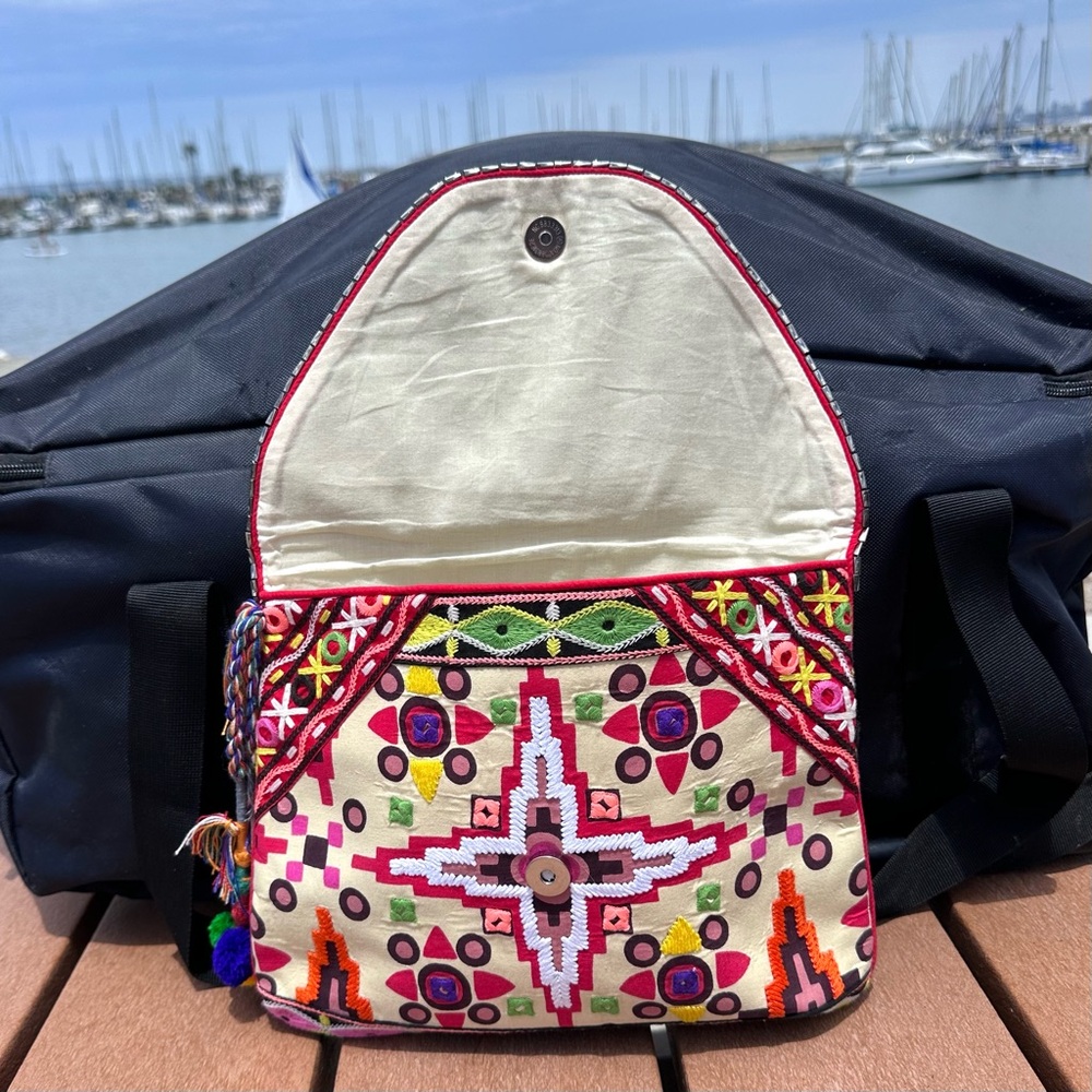 Embroidered Tribal Pattern Fold-Over Clutch - Multicolor - Picture 3 of 12